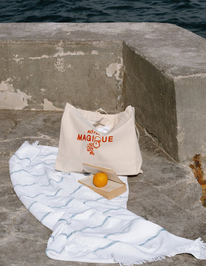 Red Fruity Magique tote bag-Hôtel Magique