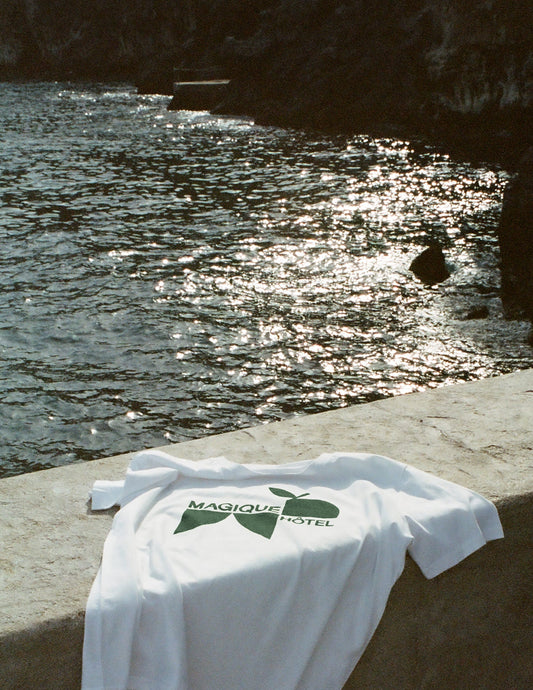 Un Hôtel Magique t-shirt in Green-SIZE XS-Hôtel Magique