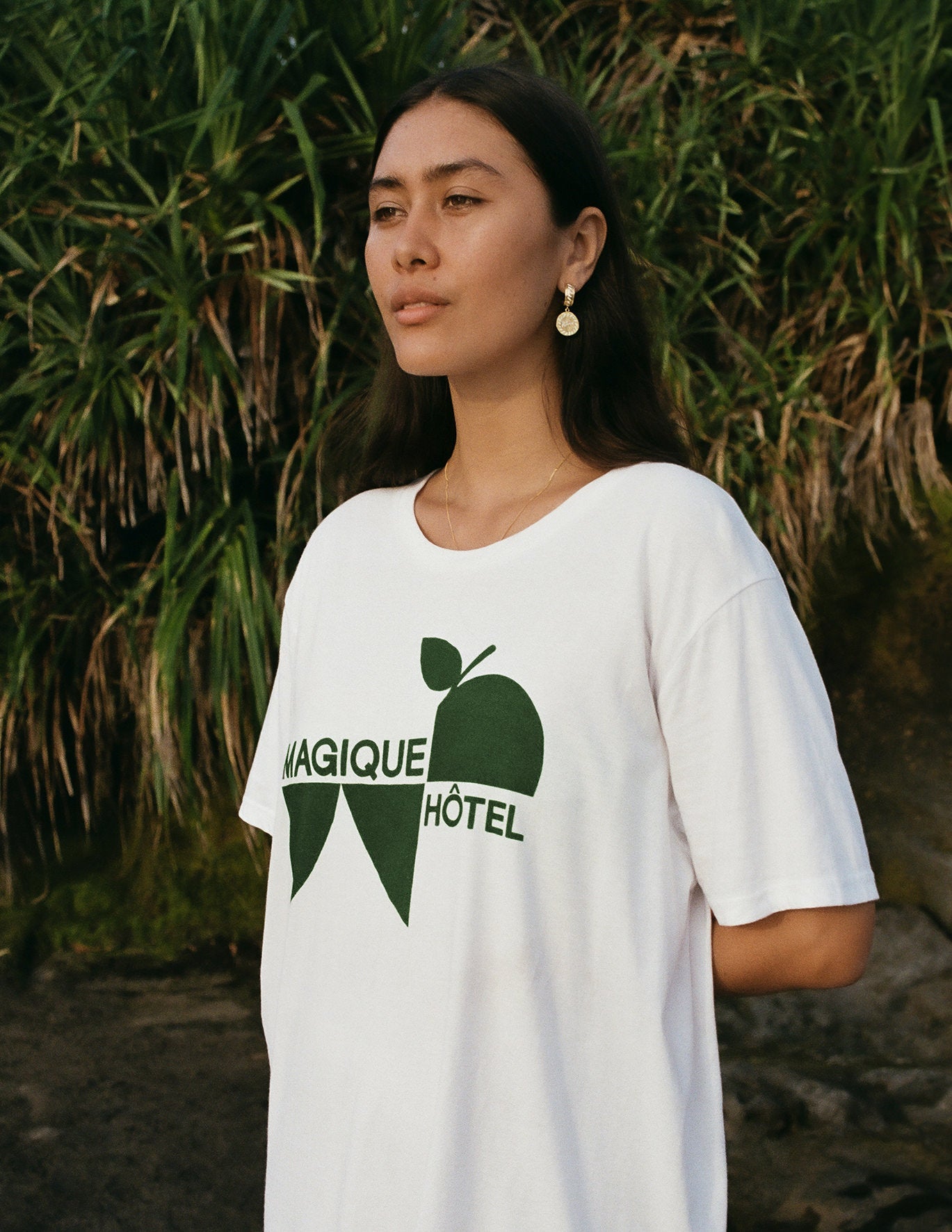 Un Hôtel Magique t-shirt in Green-SIZE XS-Hôtel Magique